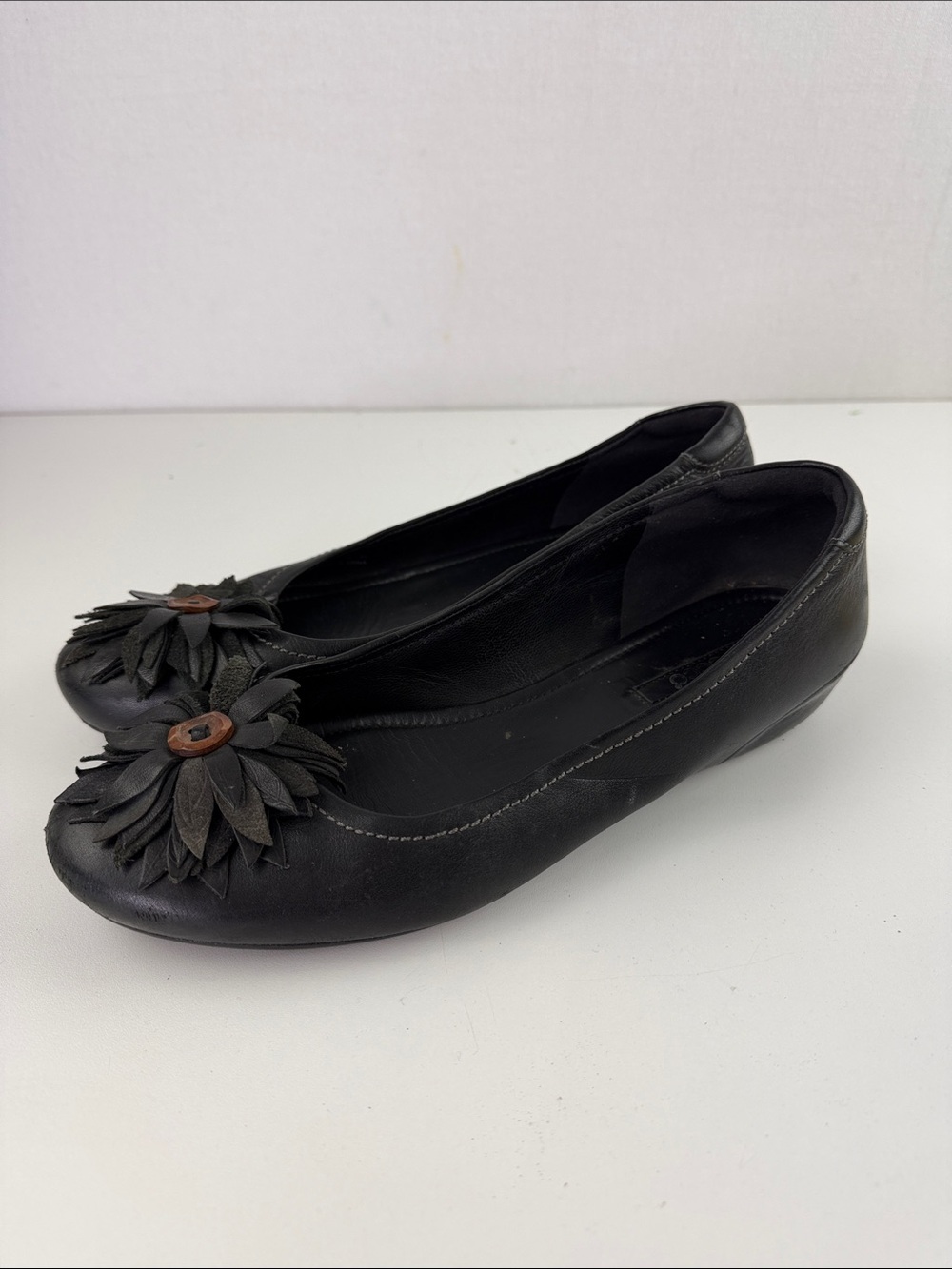 Ecco Black Leather Floral Appliqué Ballet Flats - Women